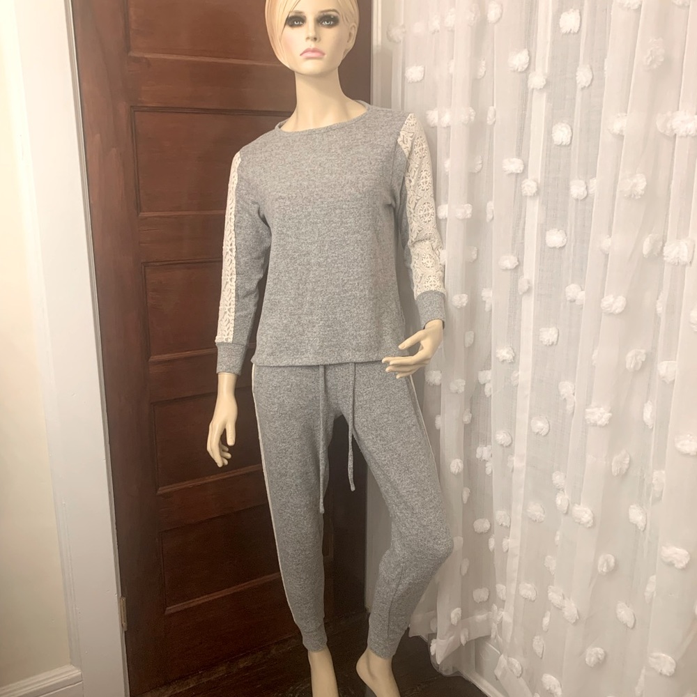 Flora Nikrooz Cozy lounge/pajama set in gray and white lace, size small.
